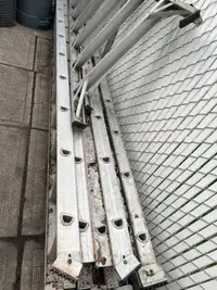 Aluminum extension ladder 