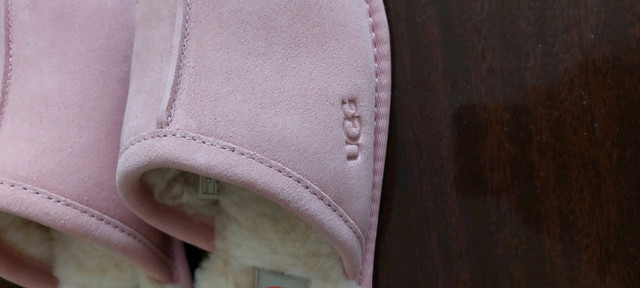 Ugg Scuff Slippers Women's Size 6 & 7 Pink Suede, Wool  Lined in Women's - Shoes in City of Toronto - Image 2