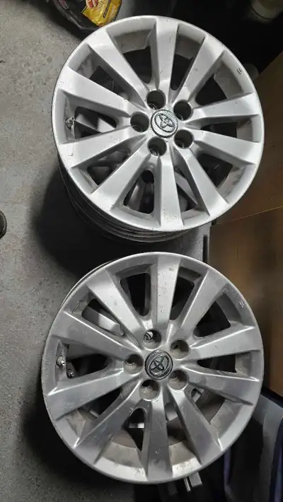 Selling 4 original mags for toyota corolla 2023 with tps in very good condition for 500$ any questio...