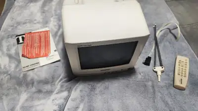 VINTAGE MINI-CRT TV, PERFECT FOR RETRO-GAMING 5 inches color CTR TV. Can be used to play old console...