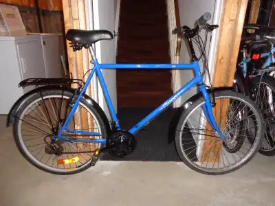 1 MEN RD BIKE & 4 MEN'S & 2 LADIES HYBRID BIKES, View more