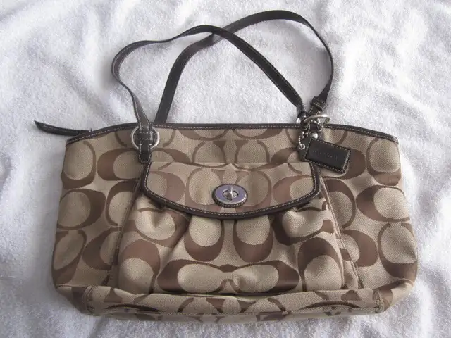 COACH Sacs à main Authentique in Women's - Bags & Wallets in City of Montréal - Image 8