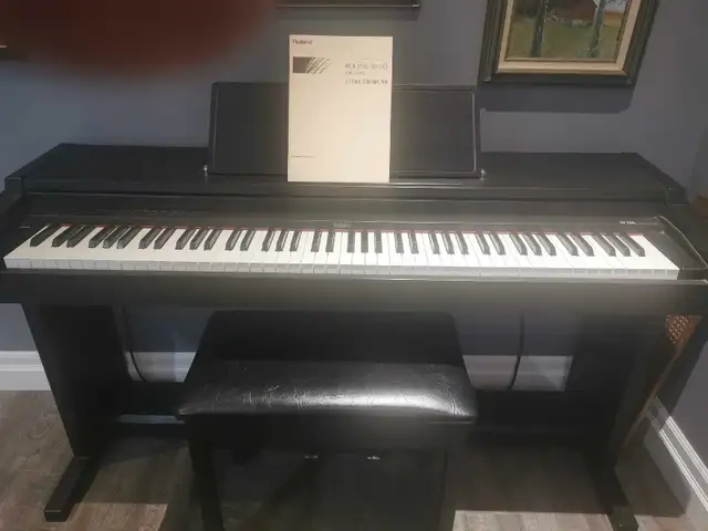 Roland electric piano in Pianos & Keyboards in Grand Bend - Image 2