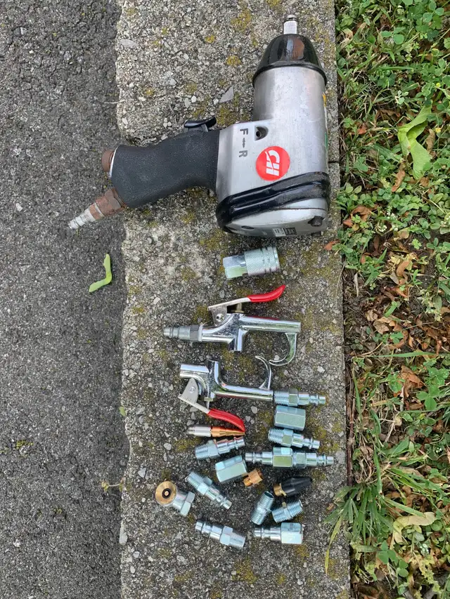 CAMPBELL HAUSFELD 1/2 INCH IMPACT WRENCH + ACCESSORIES $60 in Power Tools in Markham / York Region - Image 3