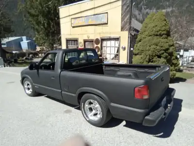 4.3 V6 - Short Bed- Body and paint done in hot rod black - following are new: windshield, spoiler, g...