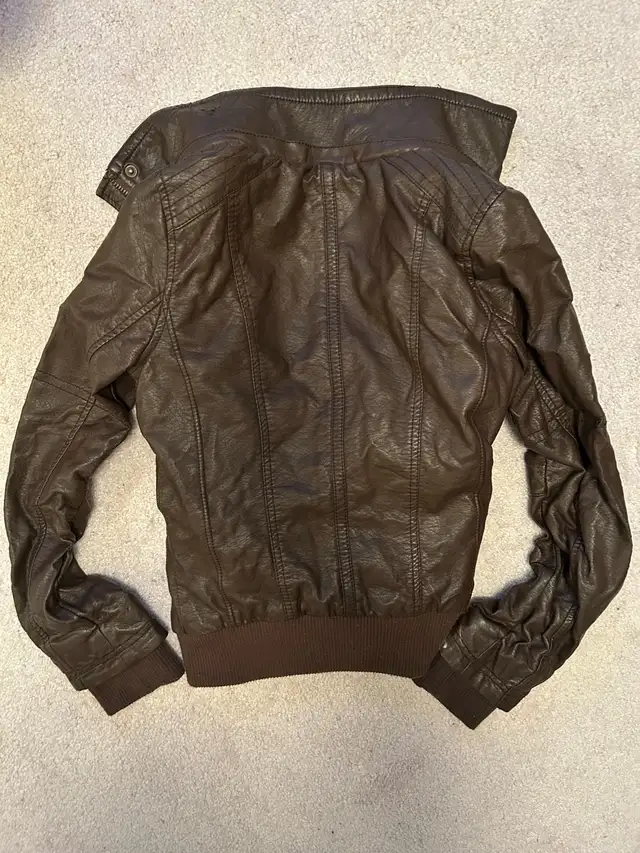 Brown Leather Jacket Women’s XS in Women's - Tops & Outerwear in Markham / York Region - Image 3