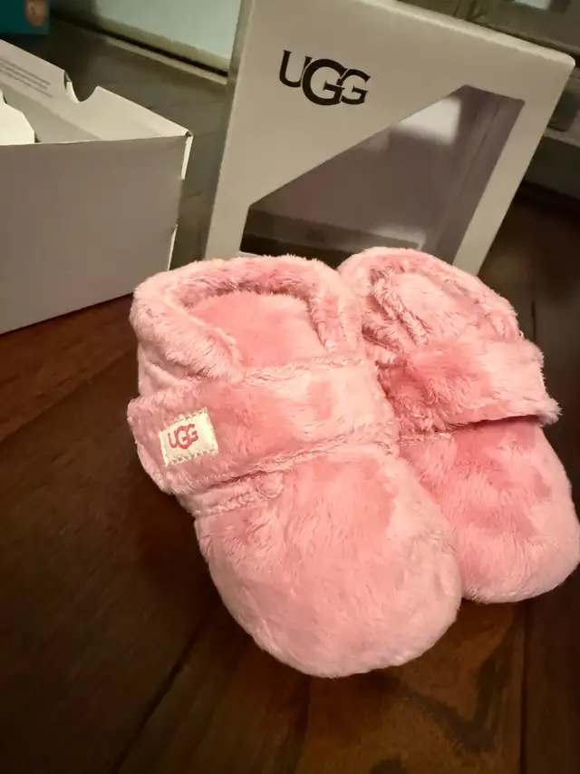UGG Baby I Bixbee Ankle Boot Pink- size 12-18months in Clothing - 12-18 Months in Markham / York Region - Image 3