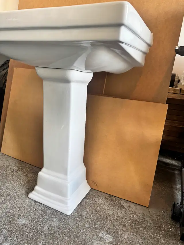 3 New Pedestal Sinks62863284575489127