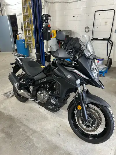 2018. Bought new in 2019. Comes with all three sw motech aluminum panniers. Oil change kit. Chain wa...