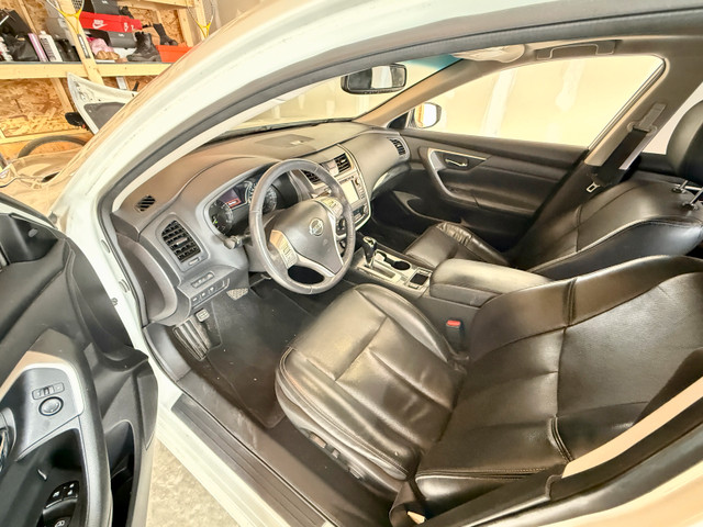 2016 Nissan altima in Cars & Trucks in Calgary - Image 4