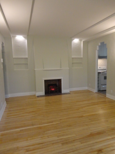 4982 Queen Mary Road — photo 1