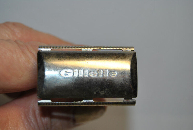 Vintage Old Gillette Safety Razor Made In England in Arts & Collectibles in Vancouver - Image 2