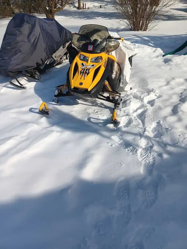 2003 mxz 600 in Snowmobiles in Ottawa - Image 3