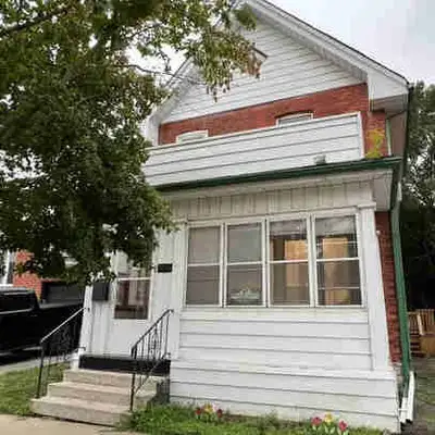 House for rent in Brantford. The property is designated as smoke-free and vape-free; it is located 1...
