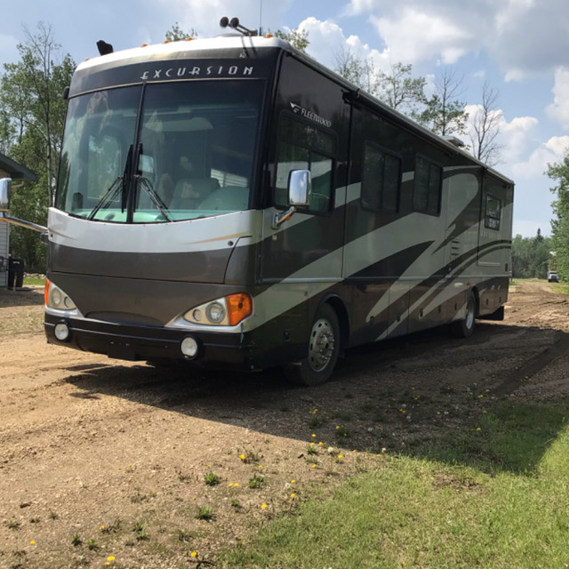 2004 Fleetwood Excursion Motorhome for Sale RVs & Motorhomes Edmonton Kijiji
