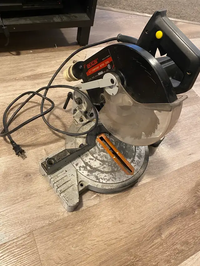  8¼" Rexon Compound Miter Saw – Works Great!  in Power Tools in Edmonton - Image 3