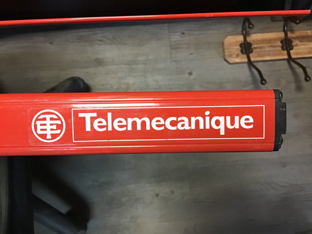 Barrière de sécurité Telemecanique (sensors) dans Autres équipements commerciaux et industriels  à Drummondville - Image 2