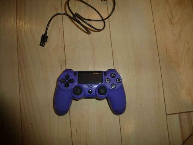 Brand New PS 4 Wireless Controller Model MCUH-ZCT2U in Older Generation in London