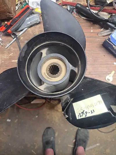 A new 3 blade aluminum prop for a yamaha outboard. Fits 150, 175, 200 hp Others. It is 13.75 X 21 Mo...