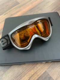 snowboarding goggles 