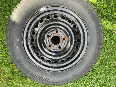 Pneus d’hiver Bridgestone Blizzak WS90 195/65R15 91H Très peu d’usure (environ 5000 km). Déjà posé e...