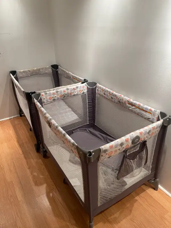 Two - Pack & Go - play pen/Cribs in Cribs in City of Toronto - Image 3