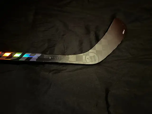 Warrior Super Novium (Right handed) in Hockey in London - Image 8