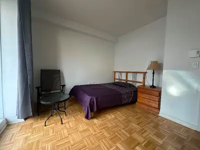 Chambre à louer Brossard.Proche de tous les services.8 mins de marche à Terminus Panama et REM.Hydro...