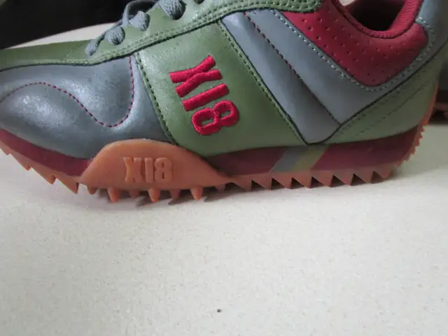 RARE X18 Reykjavik spike Sneakers , Women's Size 10 Vintage 90's in Women's - Shoes in Edmonton - Image 3