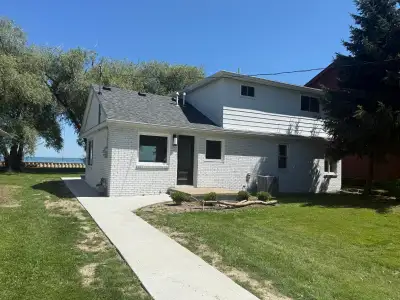 Fully renovated 4 bedroom house for rent on Lake St Clair!