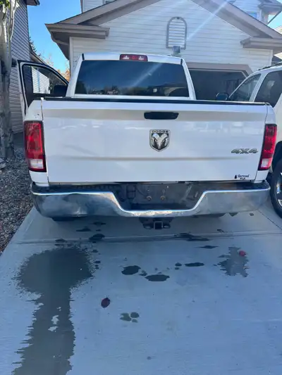 Selling a 2009 Dodge Ram 1500 with 5.7l hemi Truck doesn’t have any mechanical issues and no lights...