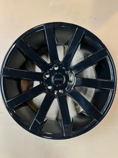 Hi, I am selling a brand new in box DUB Shot Galla wheel. Only 1 wheel is available This wheel is gl...