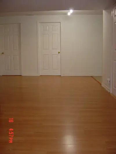 A private room in 2 bedrm apt near UTM for female roommate