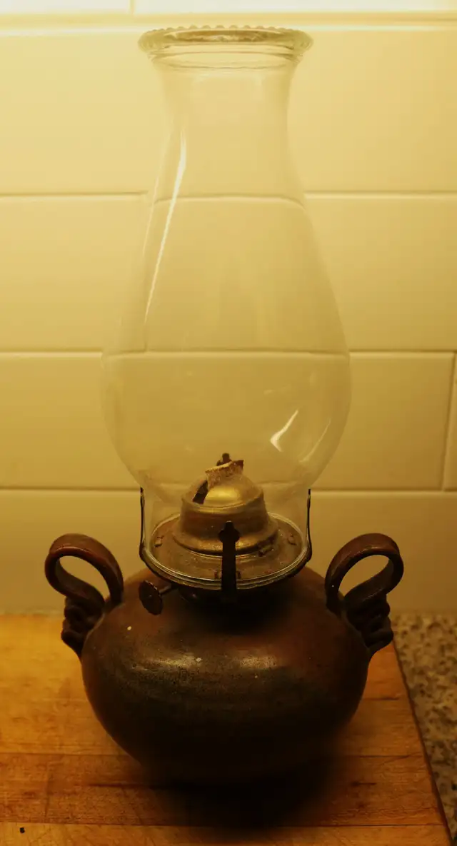 oil lamps in Indoor Lighting & Fans in City of Montréal - Image 3