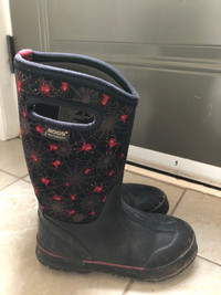 Used Kid Winter snow/rain boots/bogs