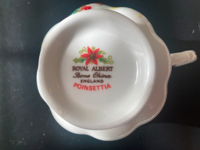 Royal Albert Poinsettia Cup and Saucer in Arts & Collectibles in Mississauga / Peel Region - Image 4