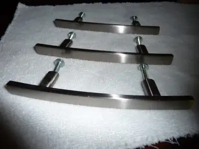 I have 25 Like New Kitchen / Vanity Handles (Pulls) in Brushed Chrome. They are a standard screw wid...
