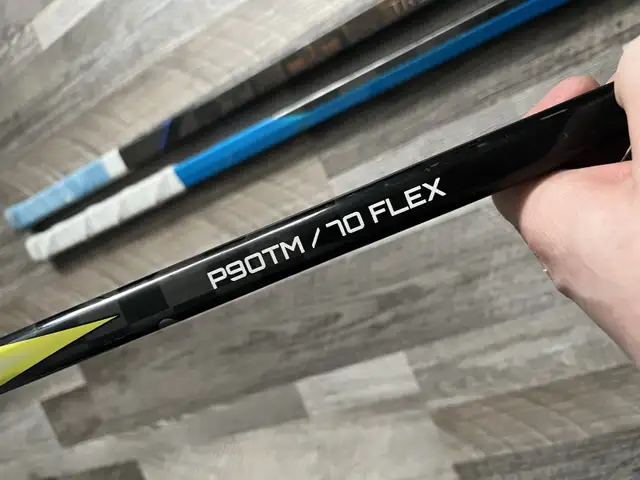 Hockey sticks in Hockey in North Bay - Image 3