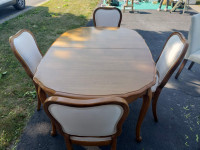 Wooden table set with 4 white cushioned chairs
