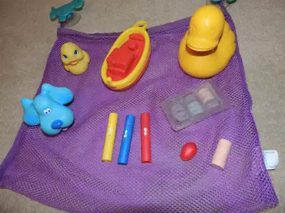 Bathtub Mesh Bag with Toys and Tub Crayons - $5 for ALL Bathtub toys and mesh tub bag. Making bath t...