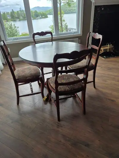 Table de cuisine en bois avec 4 chaises, View more