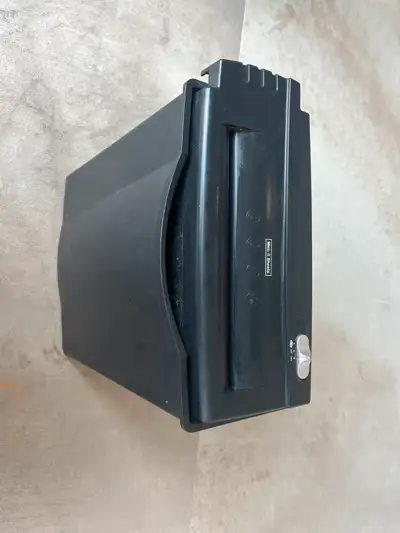 6 sheets strip-cut shredder with wastebasket. Cash only. Text only 4163027854