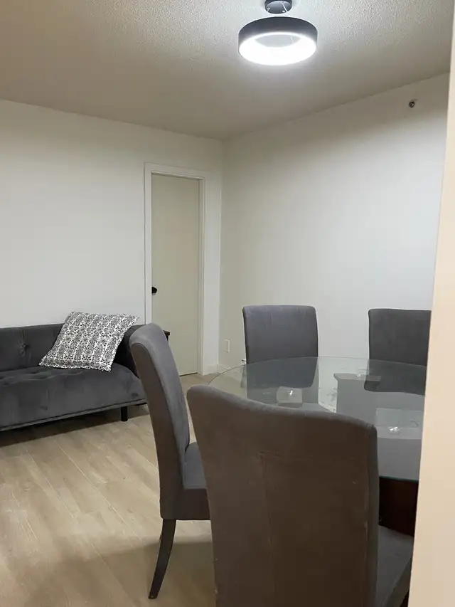 Private Room in Downtown Yaletown for Rent in Room Rentals & Roommates in Vancouver - Image 4