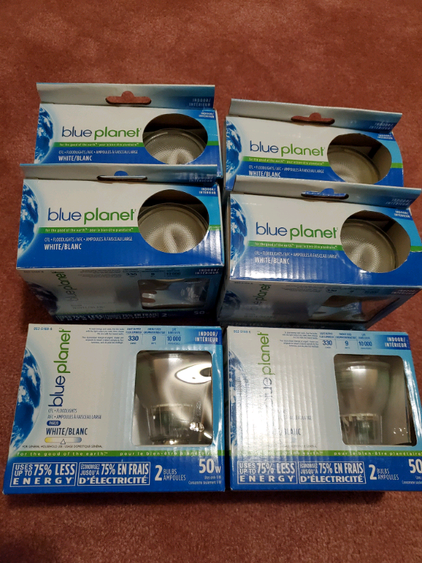 CFL, Halogen light bulbs, new and like new in Indoor Lighting & Fans in Mississauga / Peel Region - Image 4