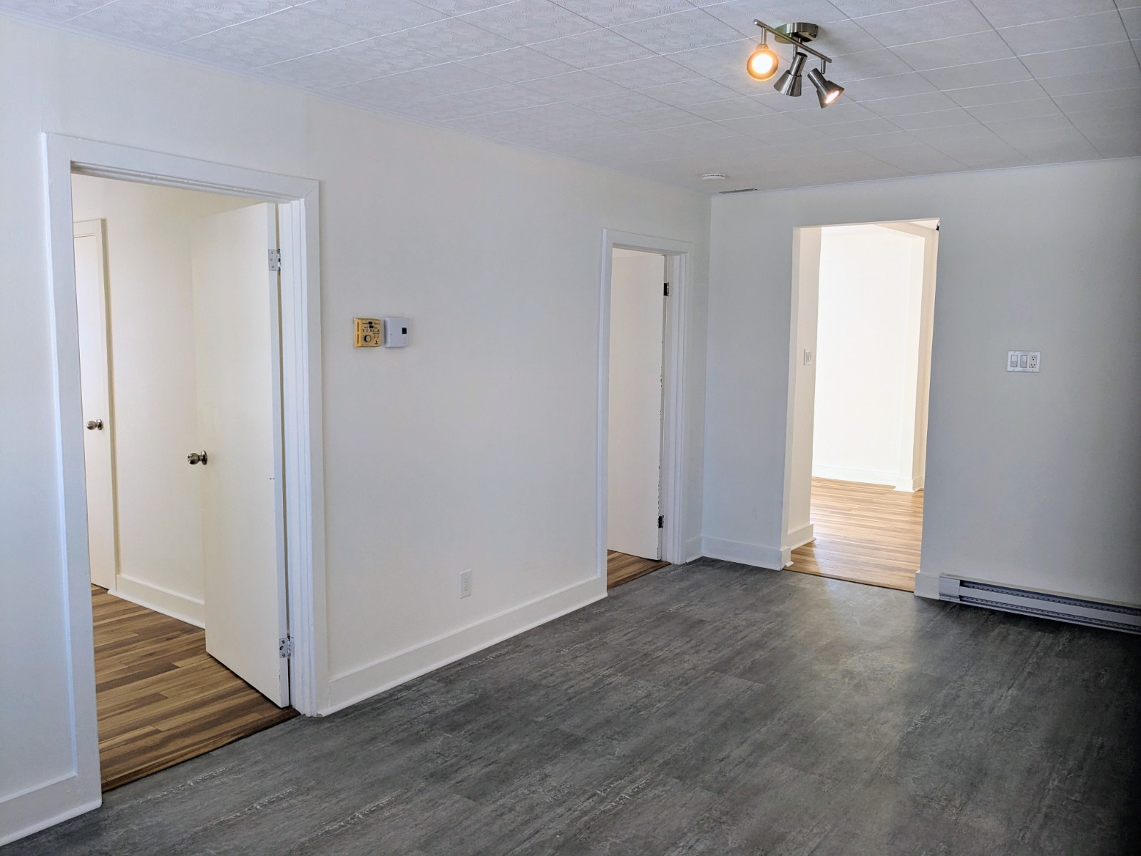 6 1/2 Rénové dans le quartier Ste-Marguerite (Animaux acceptés) — photo 3