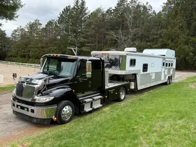 Camion International 2007 model 4000 Moteur model : DT466 inter Très très bonne conditions Toujours...
