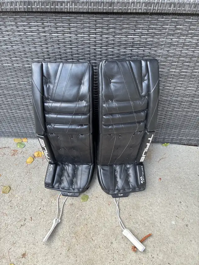 goalie pads  in Hockey in Calgary - Image 2