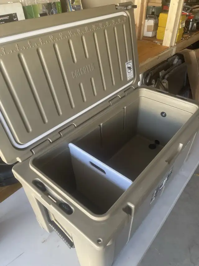 Calcutta Renegade 100L Rotomolded Cooler with Div | Fishing, Camping ...