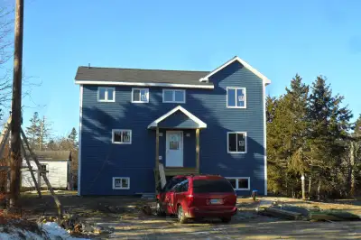 Taking applications yearly lease, beautiful 2 level unit (902)478-1738