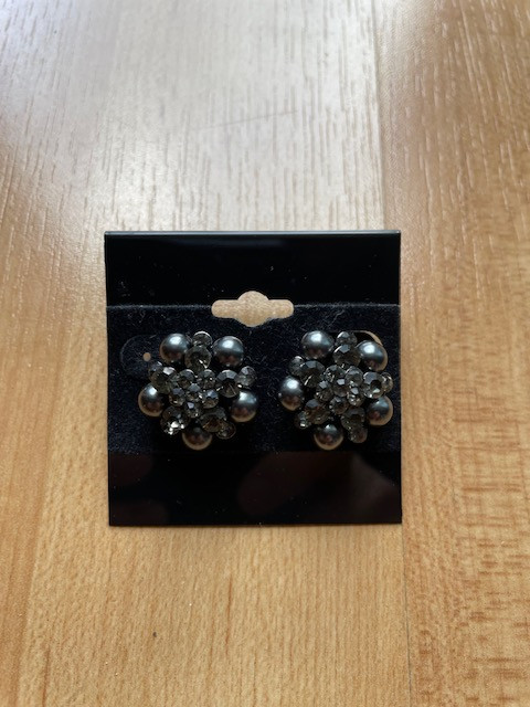 ***Brand New*** - Sparkly Black Stone Earrings in Jewellery & Watches in Burnaby/New Westminster